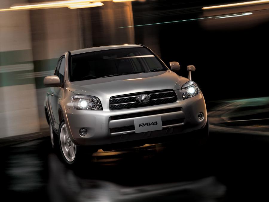  Toyota RAV4 Sport 2005 года  (JP) (фото 2 из 2)